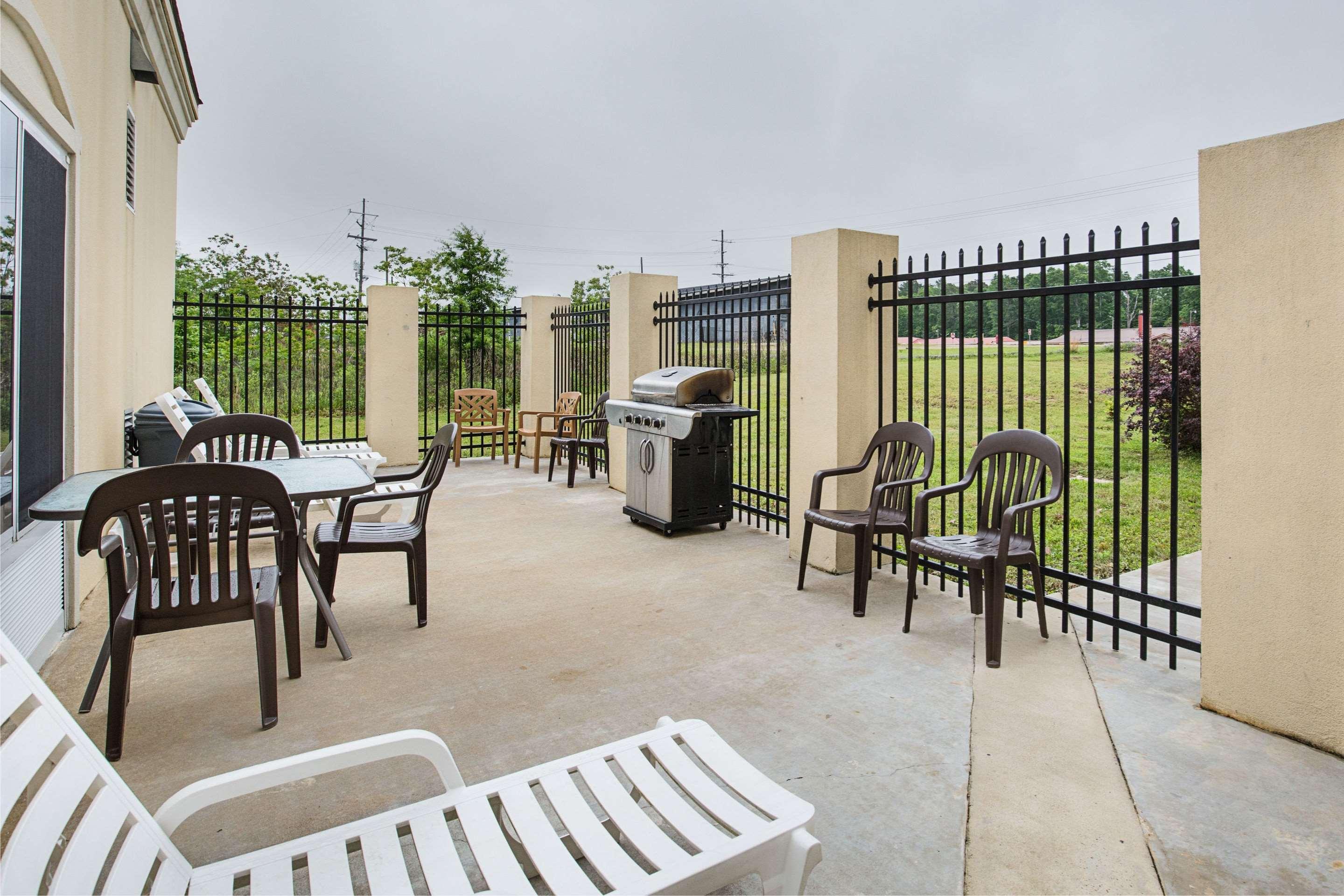 Comfort Suites Leesville Exterior photo